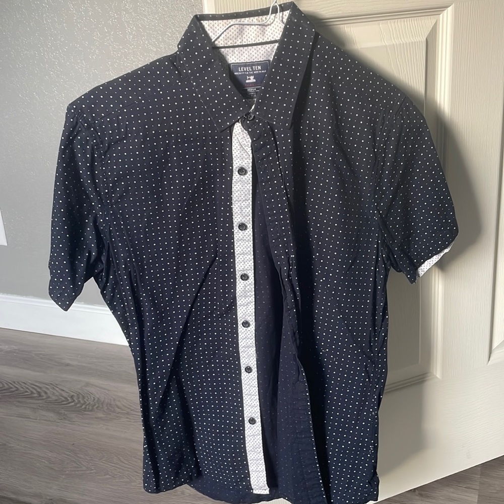 Level Ten medium button down casual with black and white dot pattern.